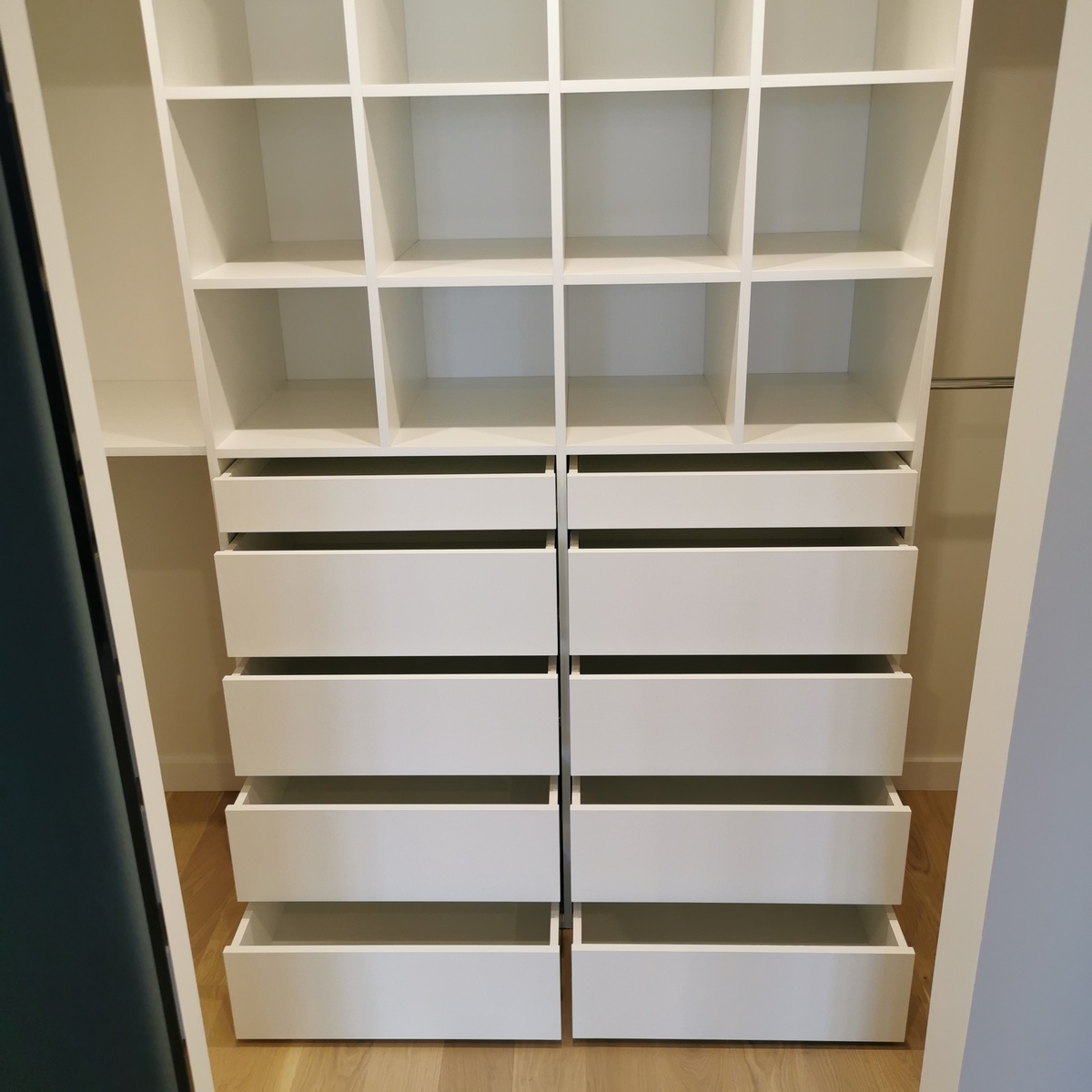 MINIMALIST